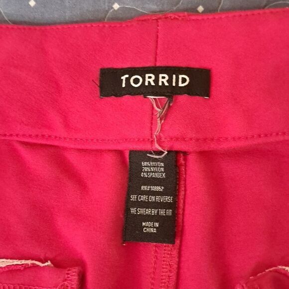Torrid Pink cropped pants - Picture 3 of 7